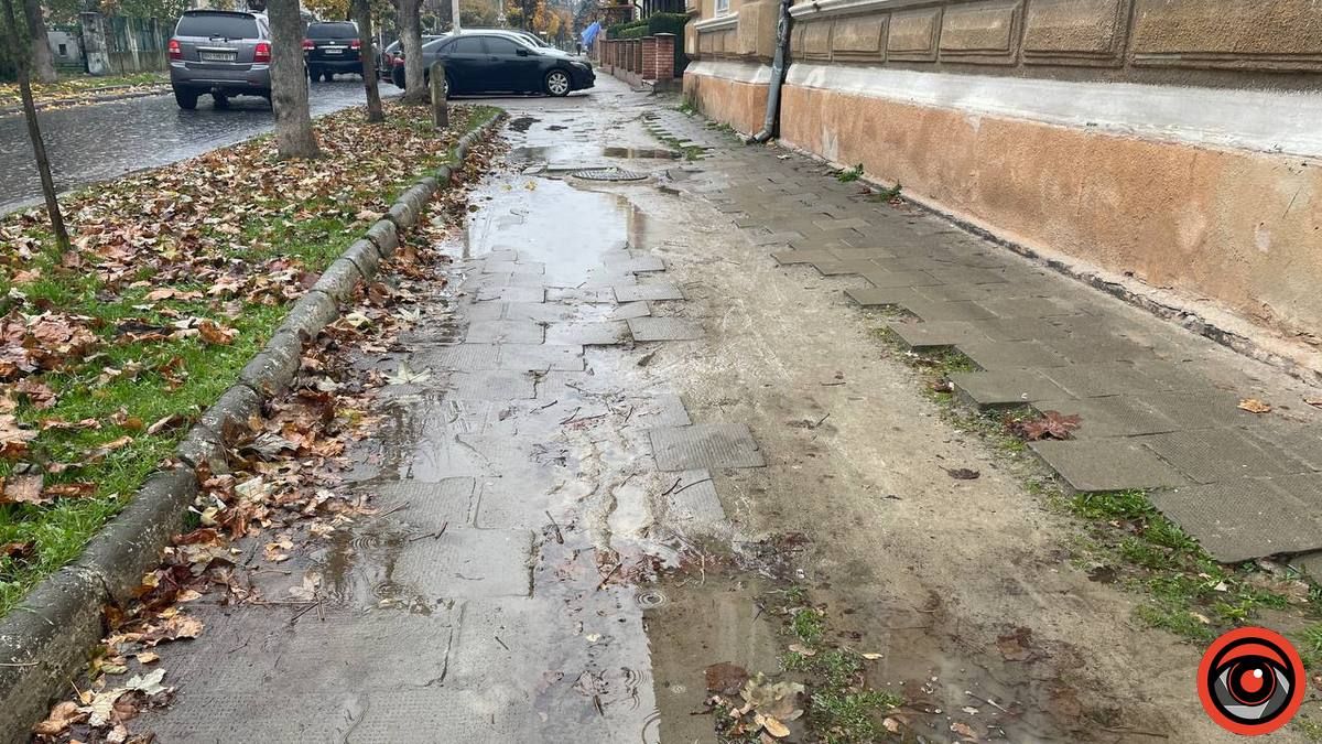 Мешканці вулиці Франка просять врешті відремонтувати тротуар 3