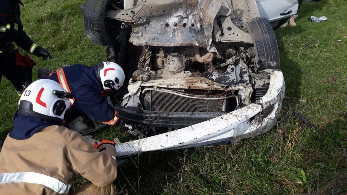 ДТП у Городенці: водій злетів з дороги та перекинув своє авто на дах 1