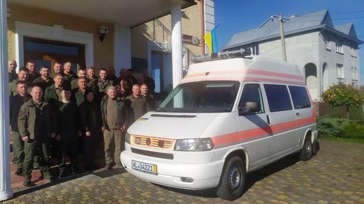 Лісівники придбали реанімобіль для ЗСУ