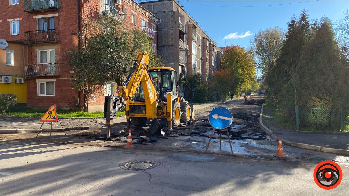 І знову про дорогу: на вулиці Стефаника стелять свіженький асфальт 1
