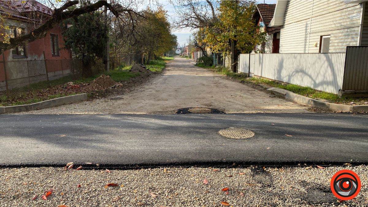 І знову про дорогу: на вулиці Стефаника стелять свіженький асфальт 10