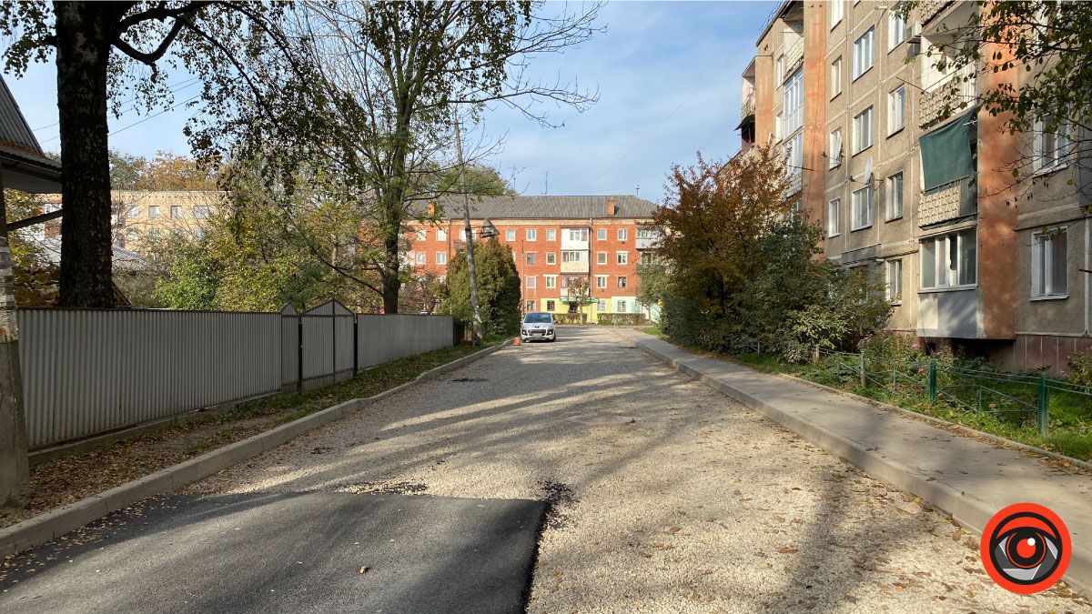 І знову про дорогу: на вулиці Стефаника стелять свіженький асфальт 11