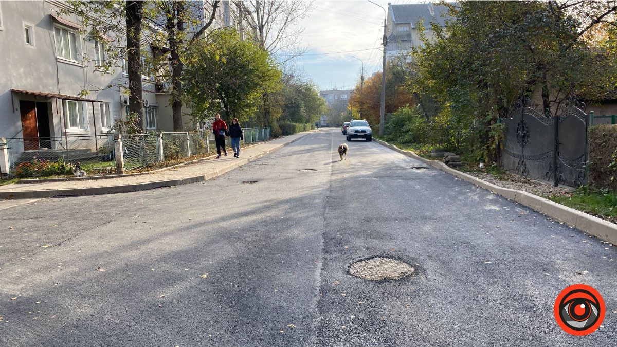 І знову про дорогу: на вулиці Стефаника стелять свіженький асфальт 6