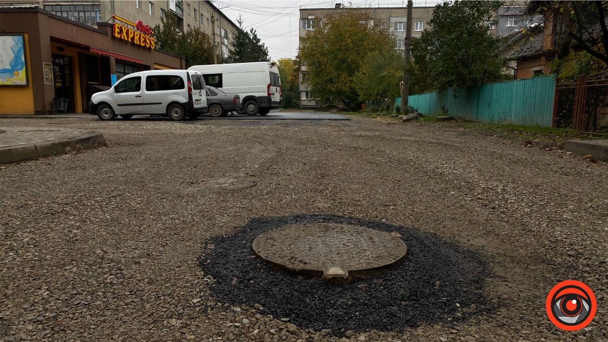 На вулиці Стефаника залатали багатостраждальний люк і почали стелити асфальт 4