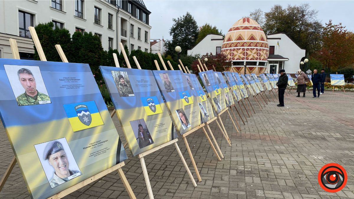 "Прикарпаття синів пам'ятає": на площі біля Писанки віддають шану Героям 2