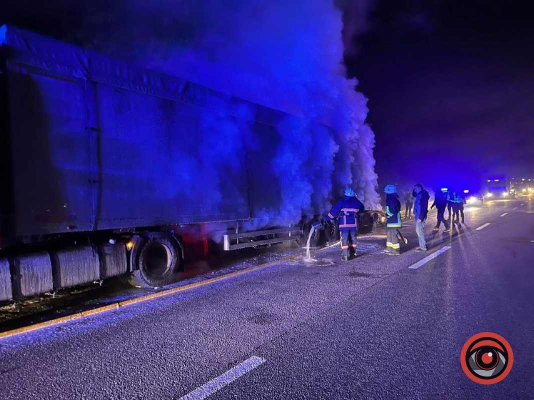 Під Коломиєю на об'їзній горить фура 1