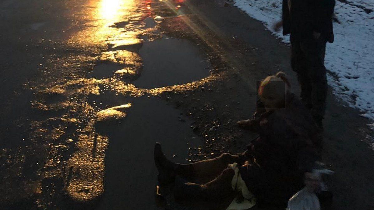 Вдосвіта в Сопові машина збила жінку