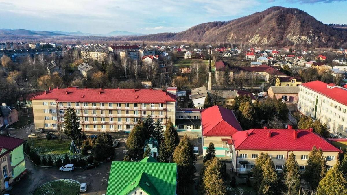 У Надвірні силами лікарні та громади облаштовують реабілітаційне відділення