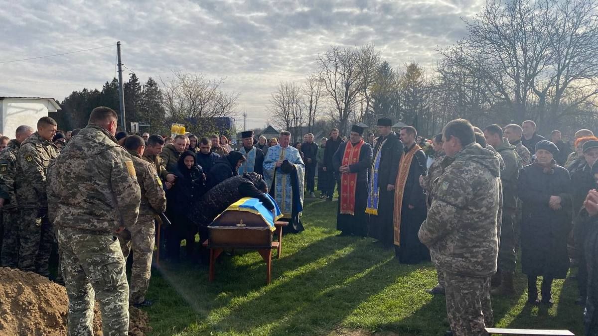 Городенківщина попрощалася із загиблим захисником Дмитром Керницьким 32
