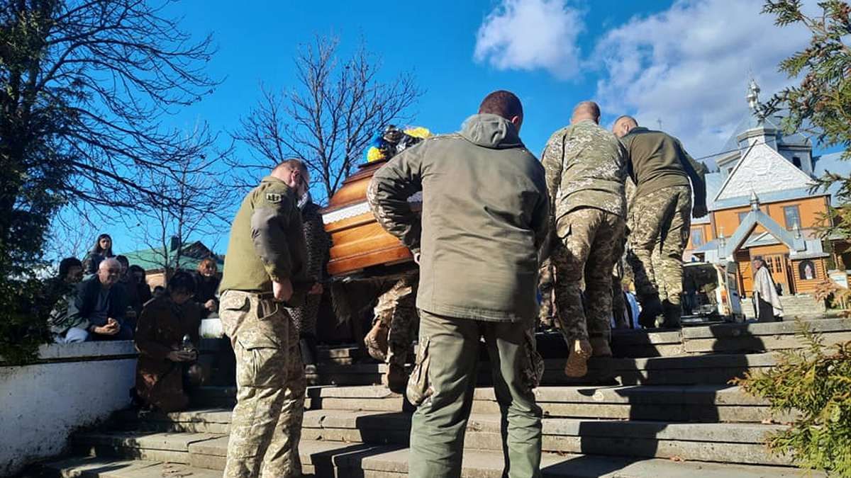 На Верховинщині зустріли загиблого захисника Івана Прокопюка 19