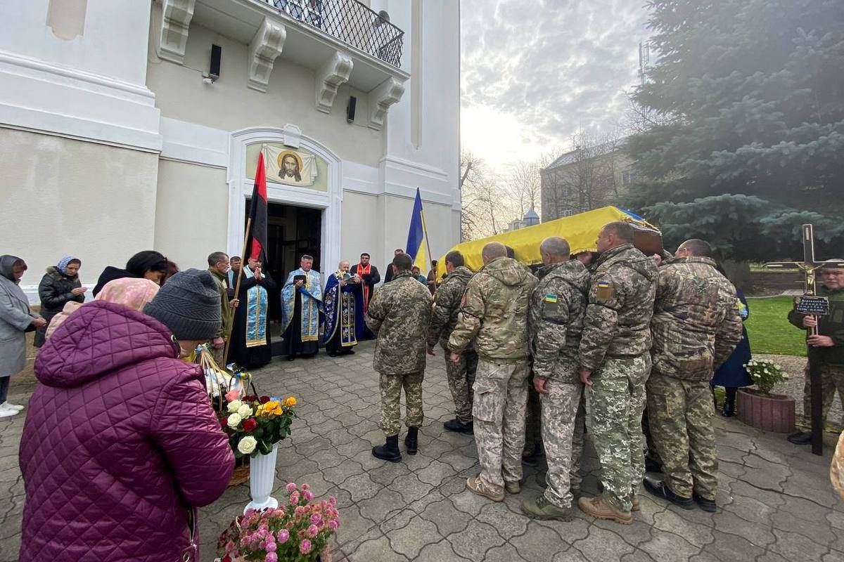 Городенківщина попрощалася із загиблим захисником Дмитром Керницьким 13