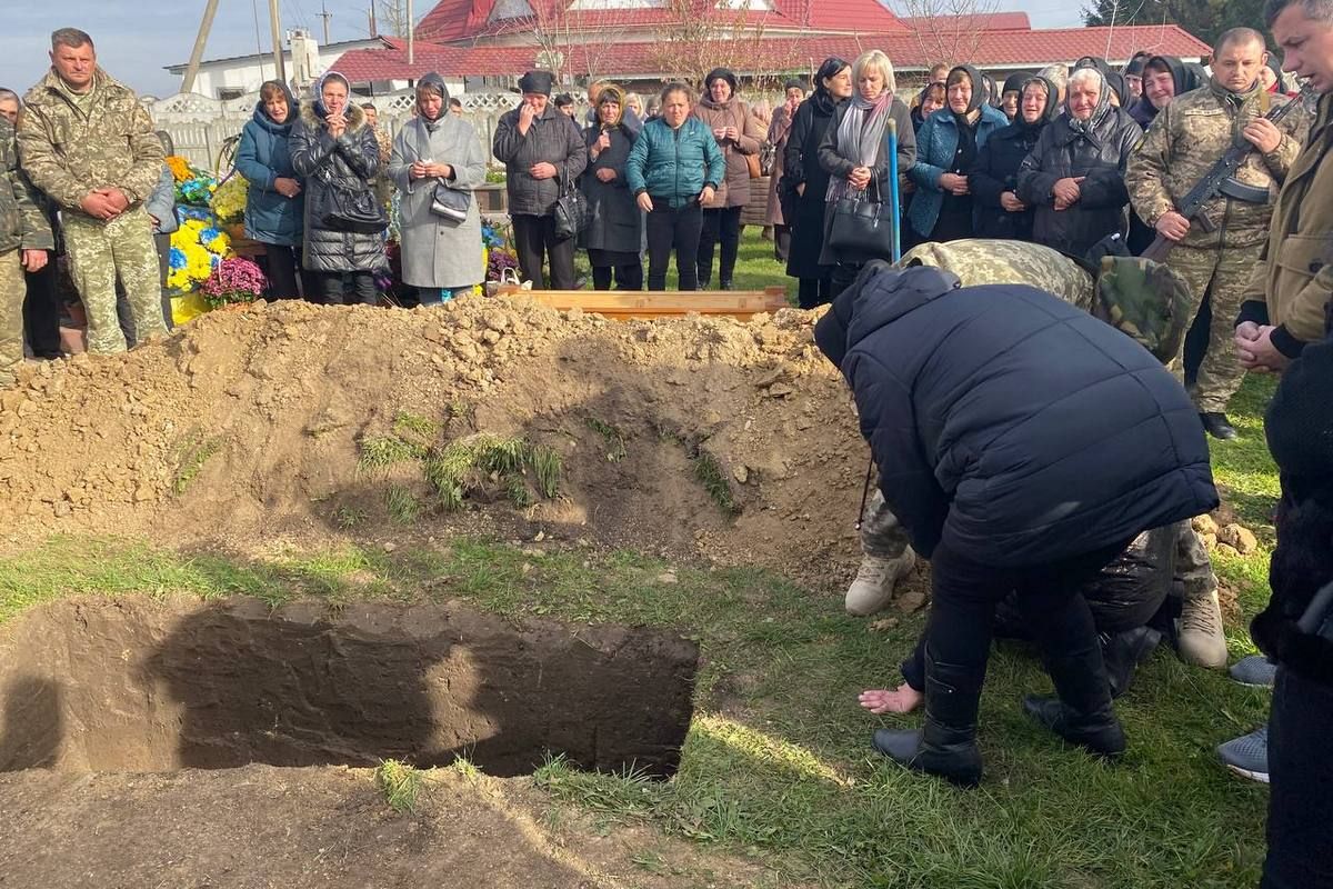 Городенківщина попрощалася із загиблим захисником Дмитром Керницьким 36