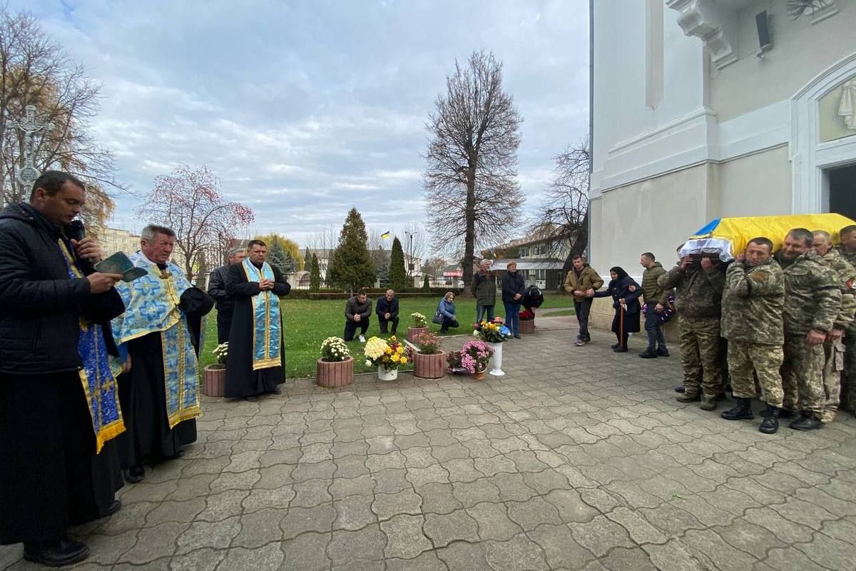 Городенківщина попрощалася із загиблим захисником Дмитром Керницьким 22