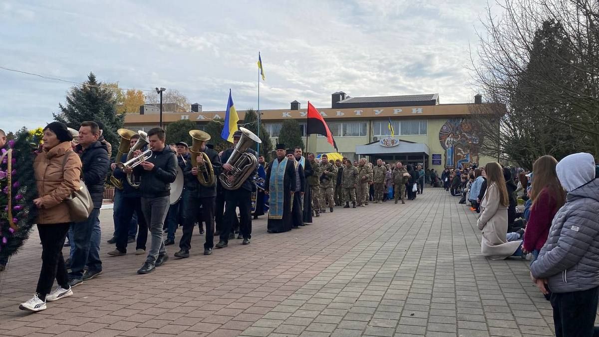 Городенківщина попрощалася із загиблим захисником Дмитром Керницьким 5