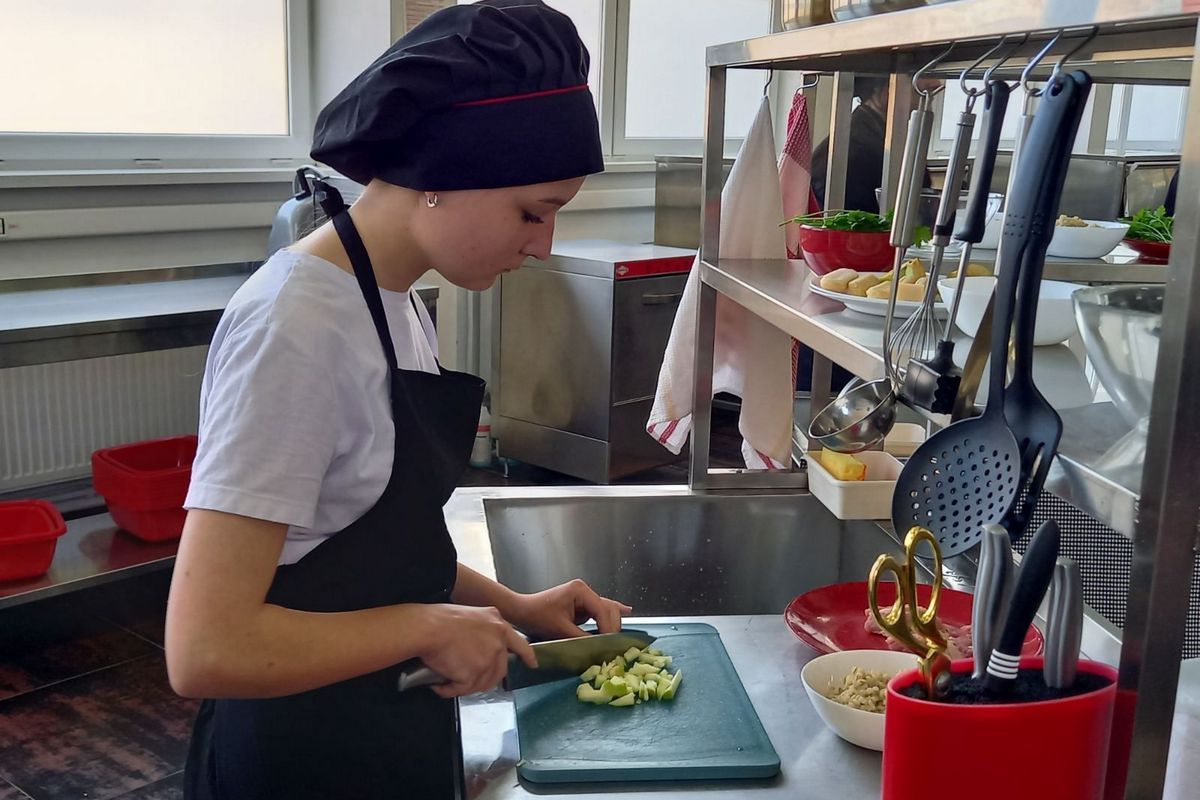 Ділився секретами і частував: до Коломиї завітав учасник шоу "МастерШеф" 1