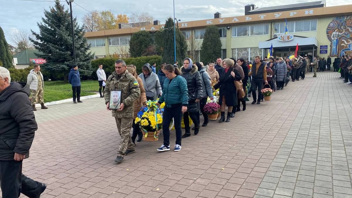 Городенківщина попрощалася із загиблим захисником Дмитром Керницьким 4
