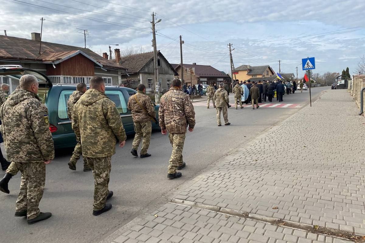 Городенківщина попрощалася із загиблим захисником Дмитром Керницьким 27