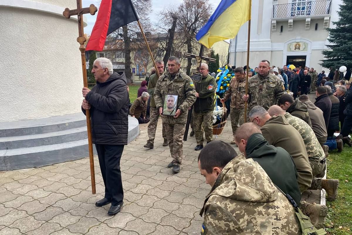 Городенківщина попрощалася із загиблим захисником Дмитром Керницьким 19
