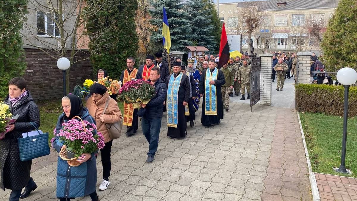 Городенківщина попрощалася із загиблим захисником Дмитром Керницьким 9