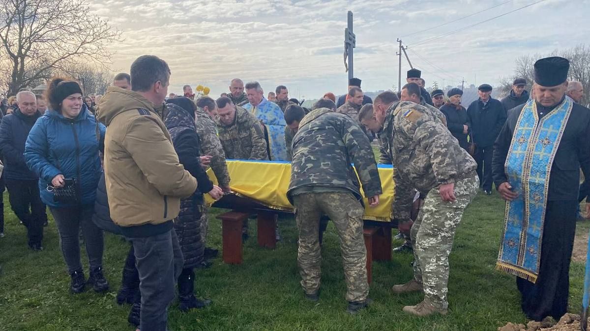 Городенківщина попрощалася із загиблим захисником Дмитром Керницьким 34