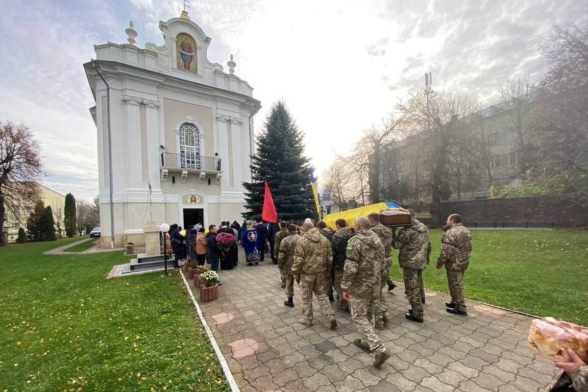 Городенківщина попрощалася із загиблим захисником Дмитром Керницьким 11