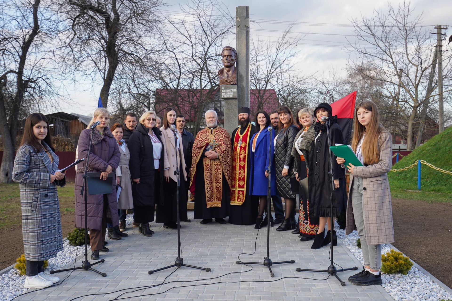 Погруддя сотенного УПА Михайла Спартана в Іванівцях перенесли в центр села 1