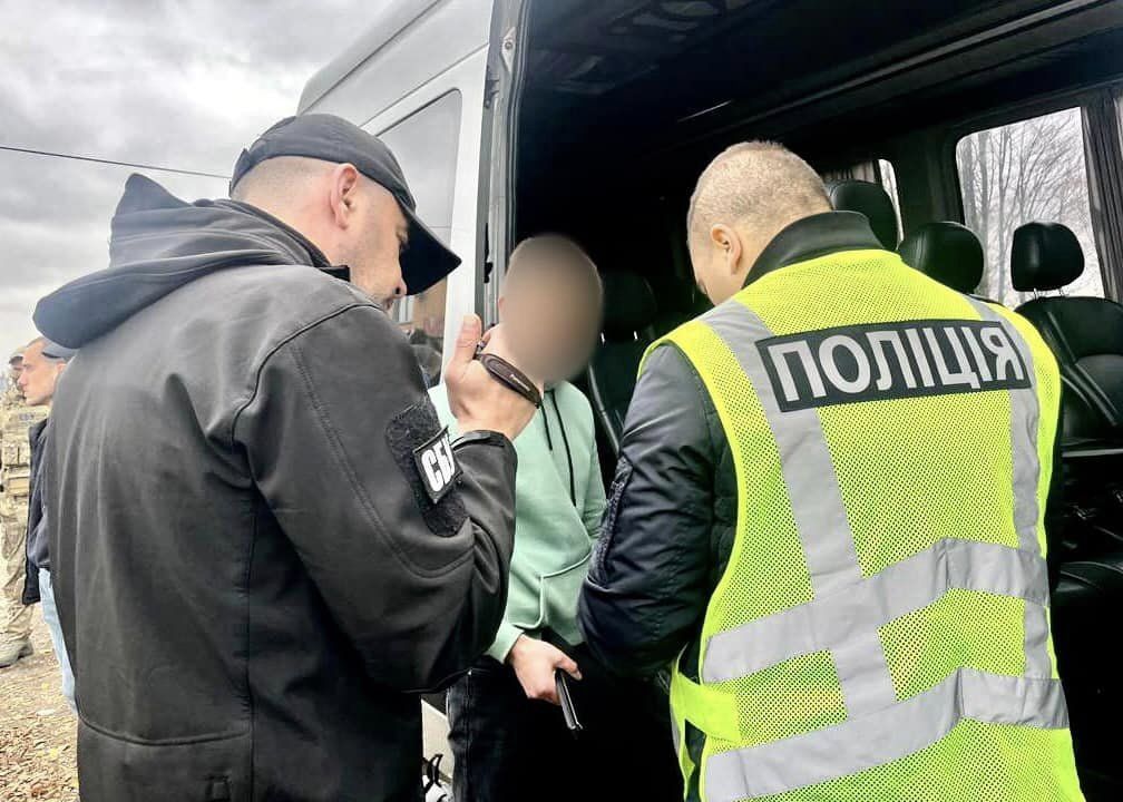 Робили "волонтерами" за 4000 доларів: прикарпатці переправляли за кордон чоловіків 3