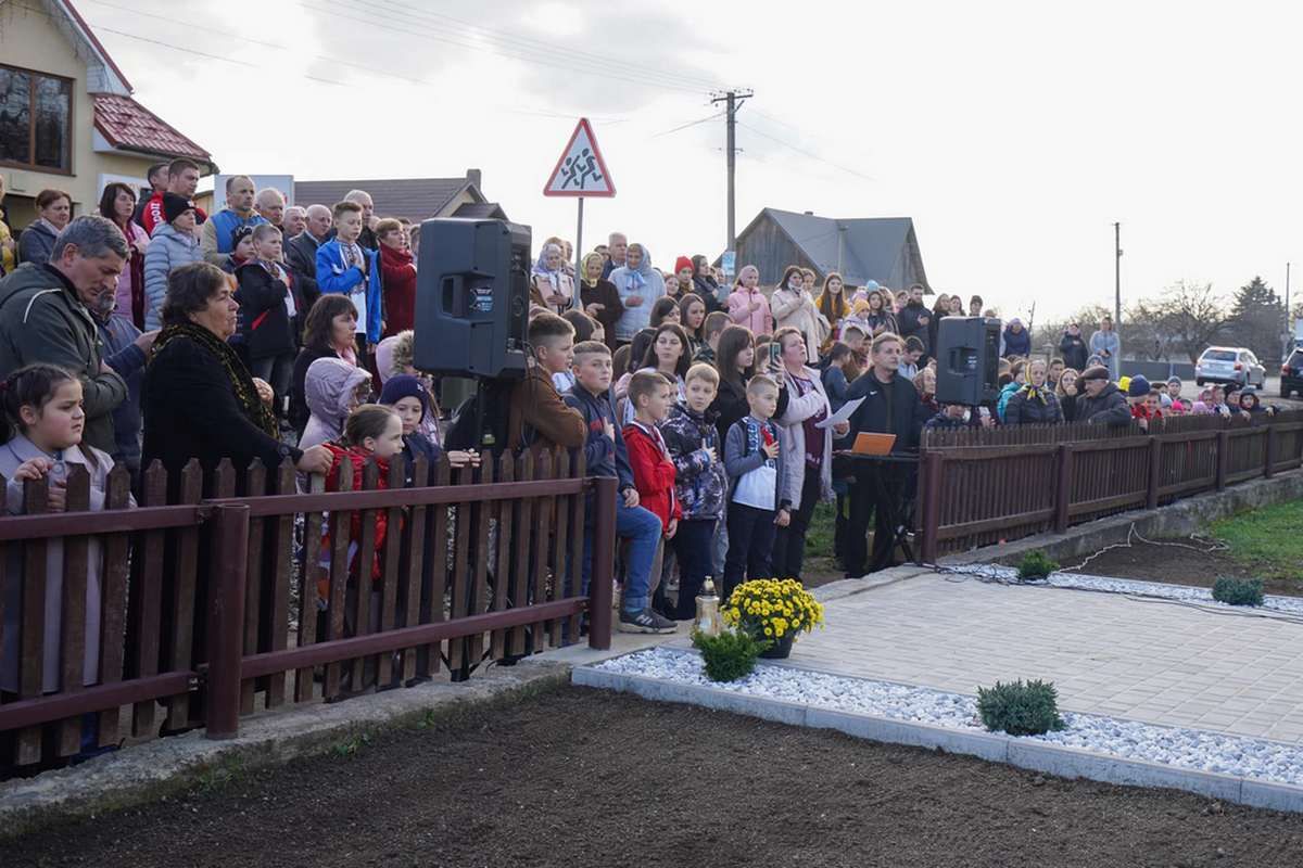 Погруддя сотенного УПА Михайла Спартана в Іванівцях перенесли в центр села 4