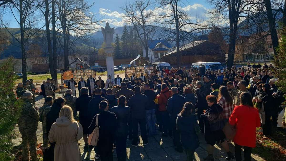 На Верховинщині зустріли загиблого захисника Івана Прокопюка 11