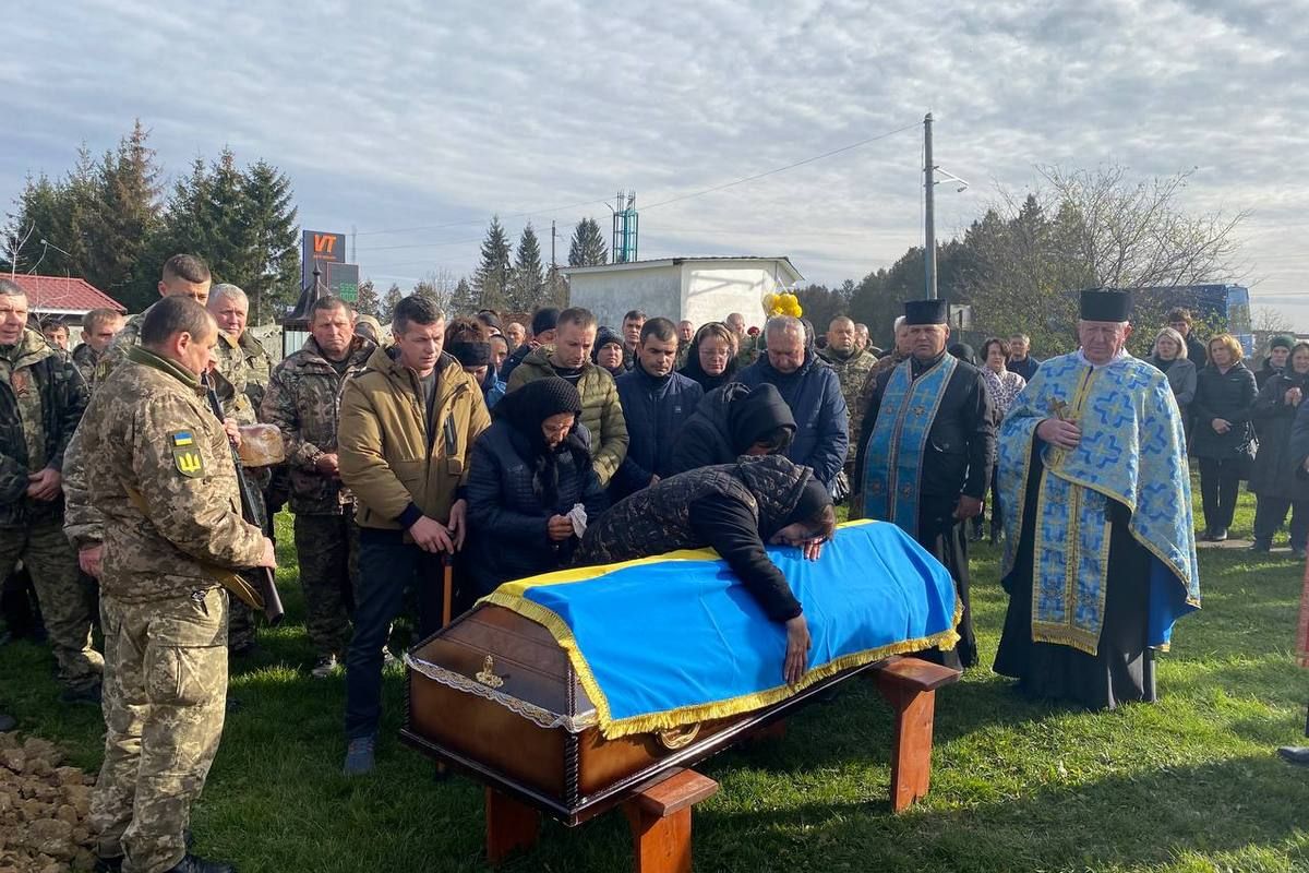 Городенківщина попрощалася із загиблим захисником Дмитром Керницьким 35