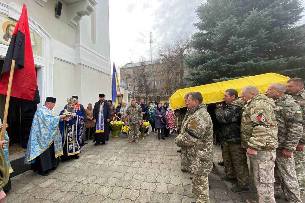 Городенківщина попрощалася із загиблим захисником Дмитром Керницьким 12