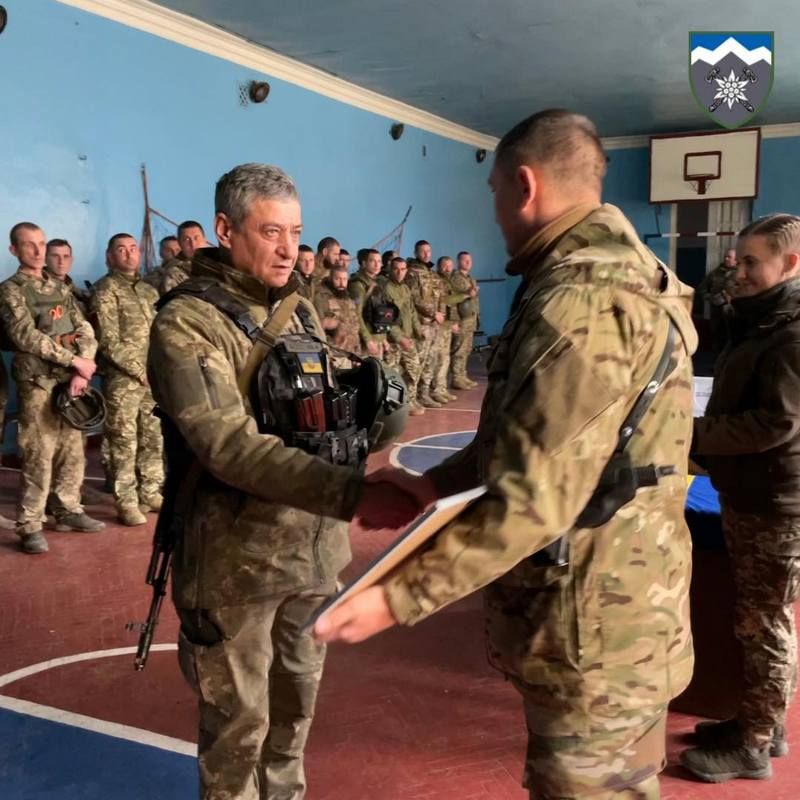 Захисники з 10 гірсько-штурмової бригади отримали нагороди 4