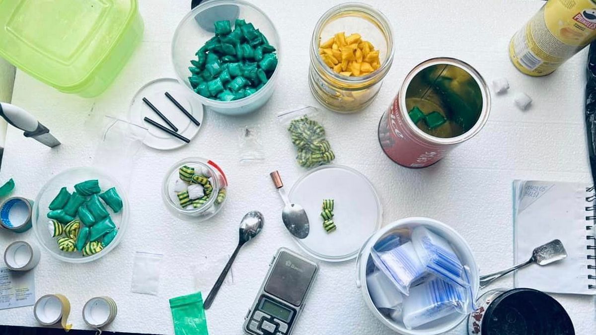 Поліцейські затримали прикарпатців за збут наркотичних засобів 1