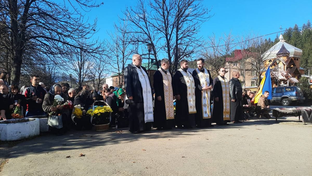 На Верховинщині зустріли загиблого захисника Івана Прокопюка 4