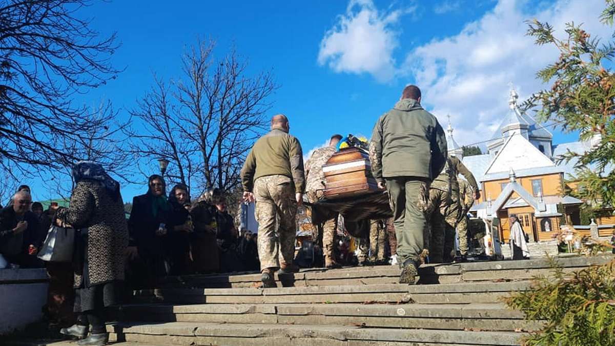 На Верховинщині зустріли загиблого захисника Івана Прокопюка 20