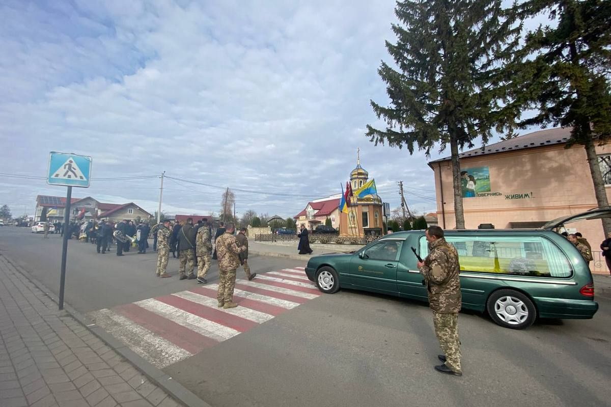 Городенківщина попрощалася із загиблим захисником Дмитром Керницьким 25