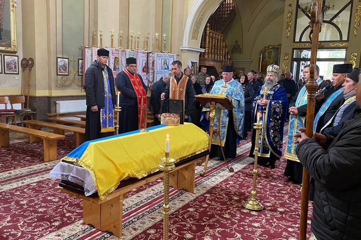 Городенківщина попрощалася із загиблим захисником Дмитром Керницьким 14