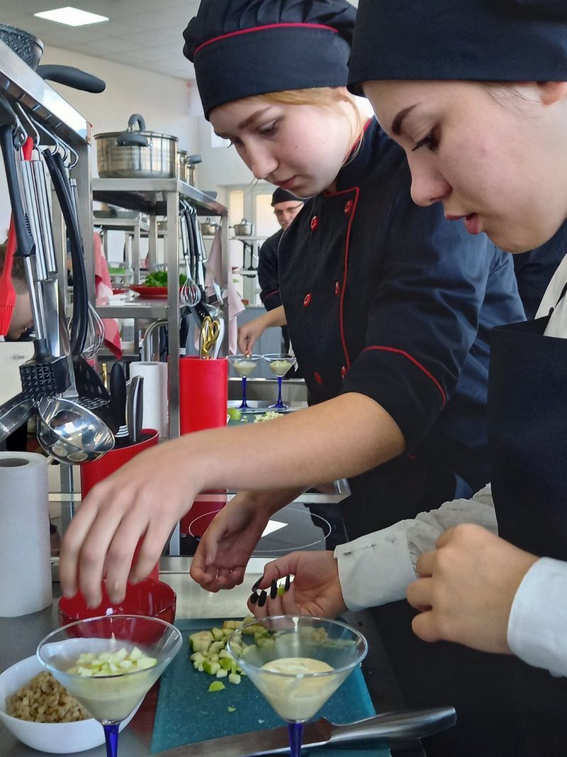 Ділився секретами і частував: до Коломиї завітав учасник шоу "МастерШеф" 5
