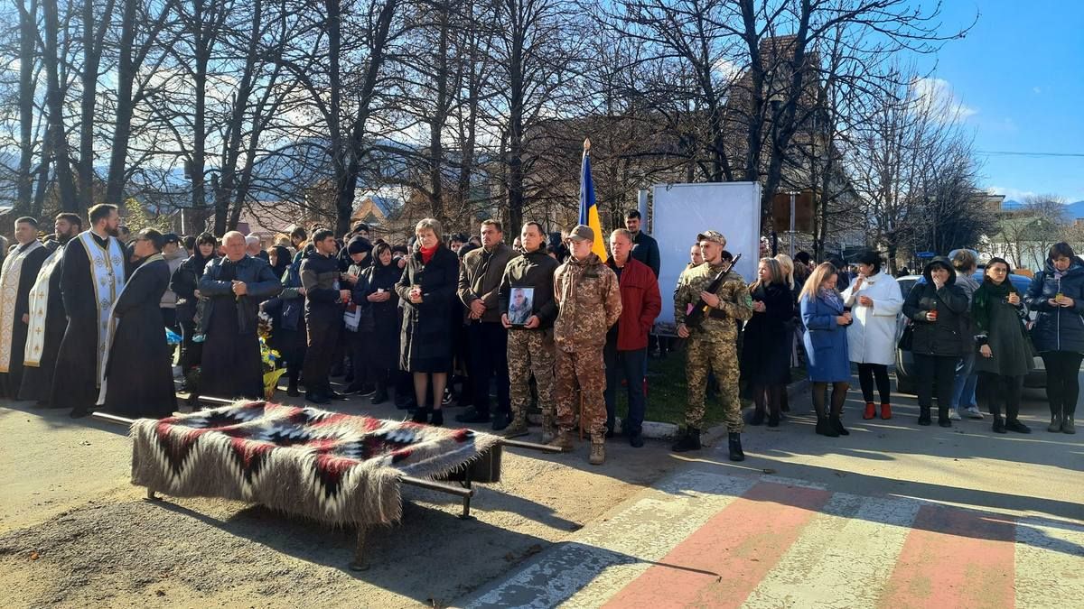 На Верховинщині зустріли загиблого захисника Івана Прокопюка 1