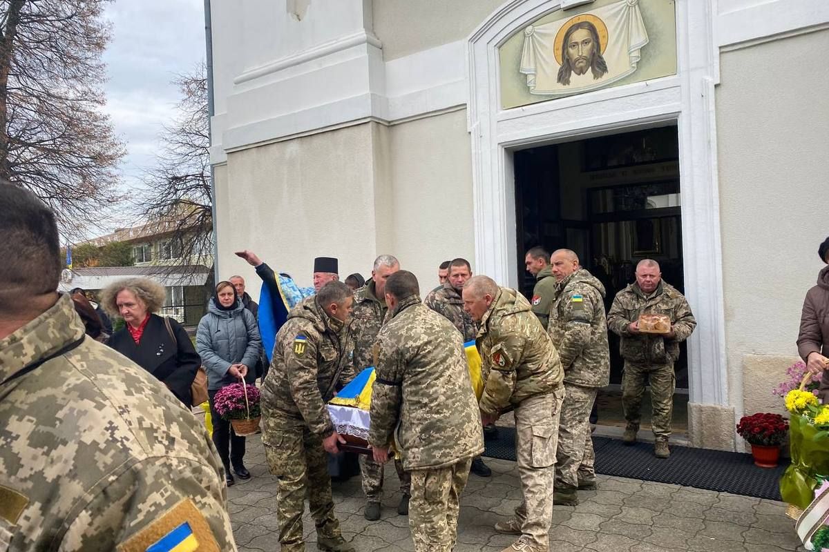 Городенківщина попрощалася із загиблим захисником Дмитром Керницьким 16