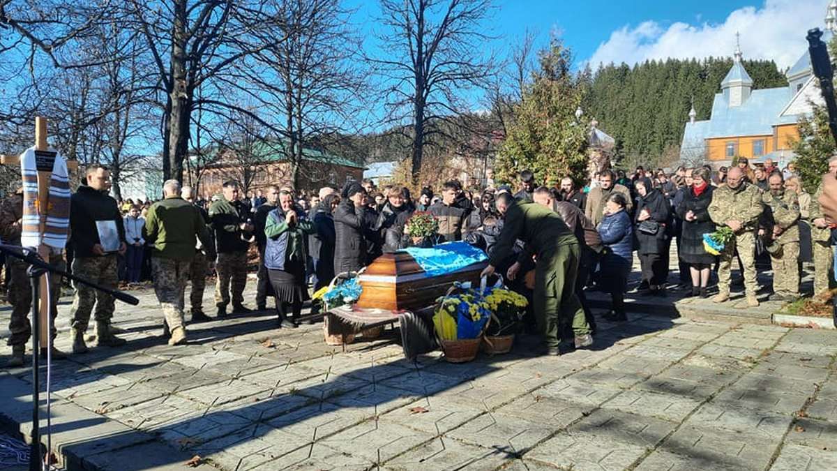На Верховинщині зустріли загиблого захисника Івана Прокопюка 13