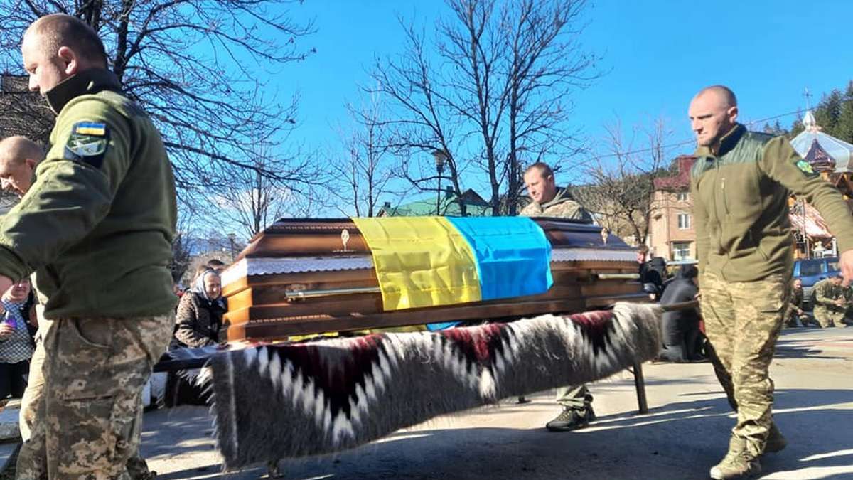 На Верховинщині зустріли загиблого захисника Івана Прокопюка 9