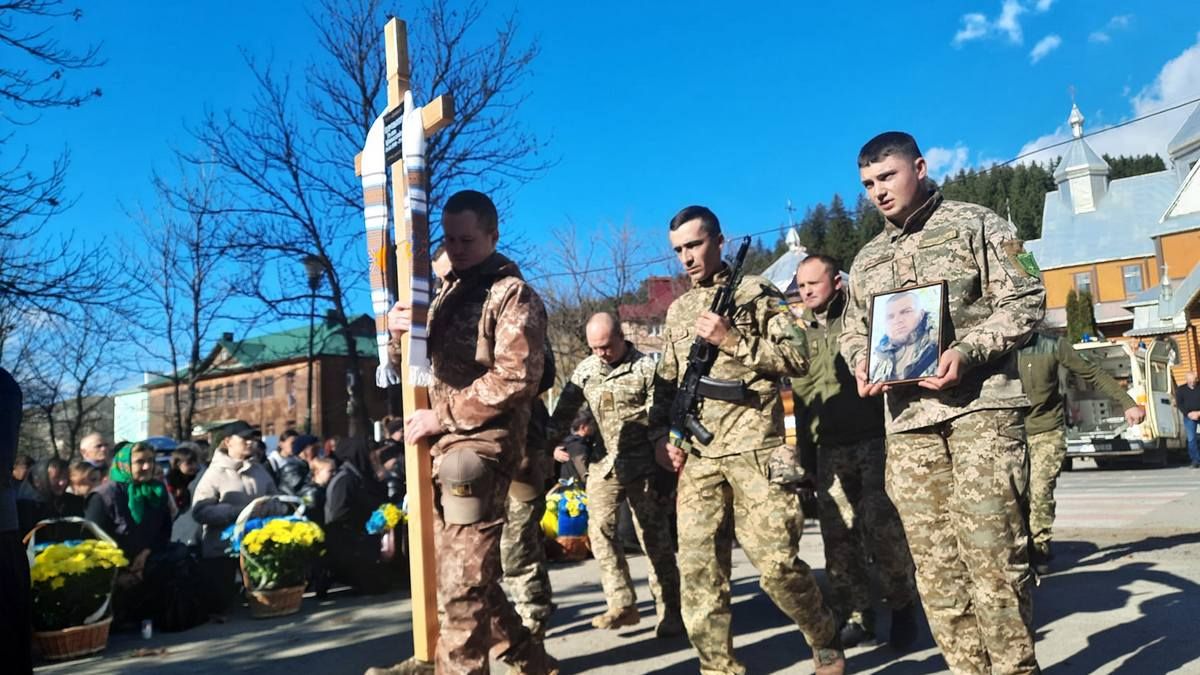 На Верховинщині зустріли загиблого захисника Івана Прокопюка 8