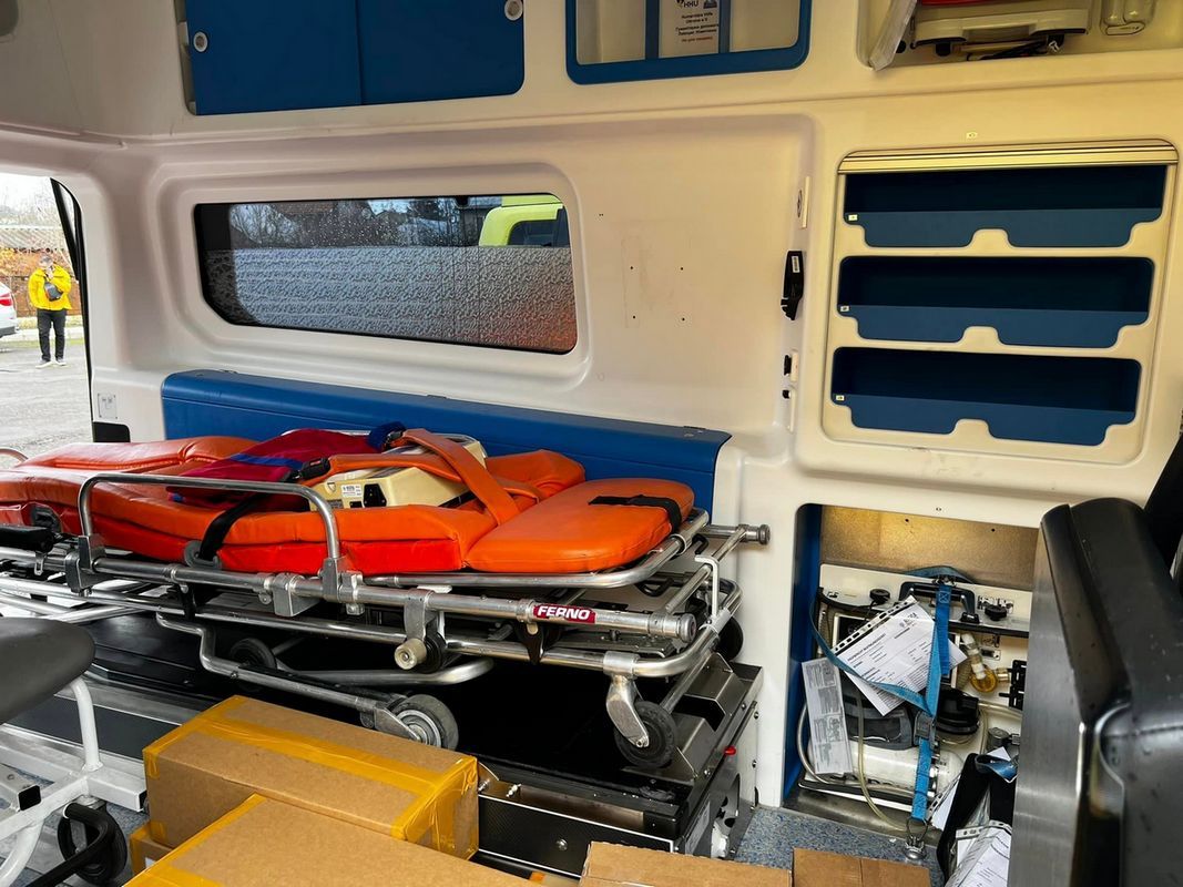 Три медичні автівки поїхали на передову від Печеніжинської громади 2