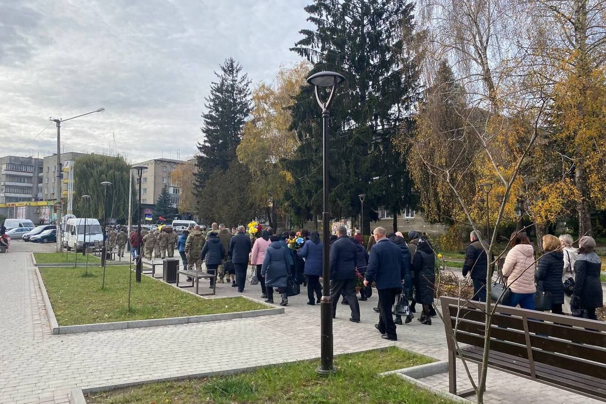 Городенківщина попрощалася із загиблим захисником Дмитром Керницьким 23
