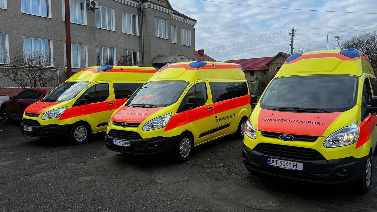 Три медичні автівки поїхали на передову від Печеніжинської громади