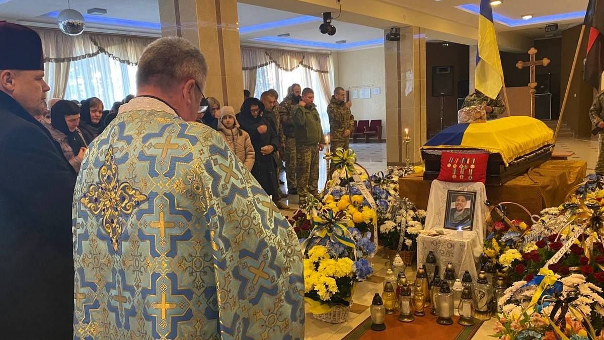 Городенківщина відправила в останню путь загиблого Юрія Перная 1