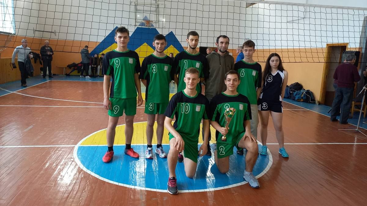 Як спортсмени коломийських коледжів у волейбол грали 1