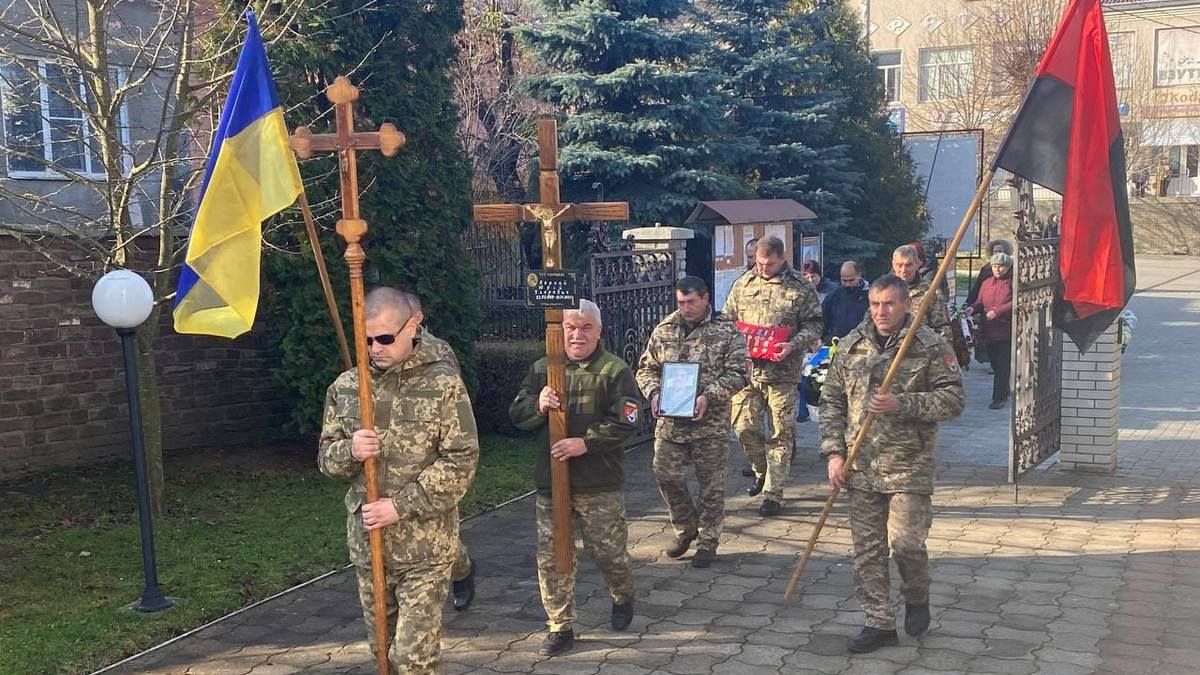 Городенківщина відправила в останню путь загиблого Юрія Перная 4