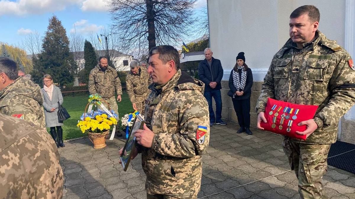 Городенківщина відправила в останню путь загиблого Юрія Перная 7